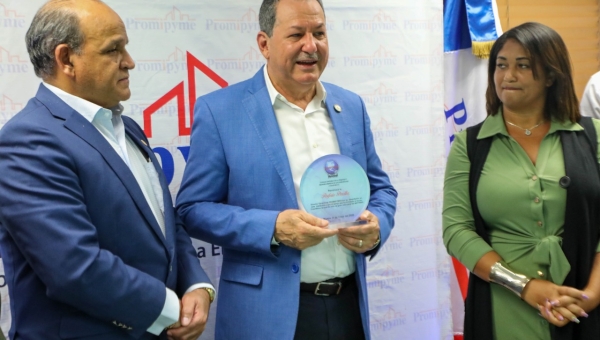 CONAMYPECO Reconoce Productiva labor de Porfirio Peralta al Frente de Promipyme